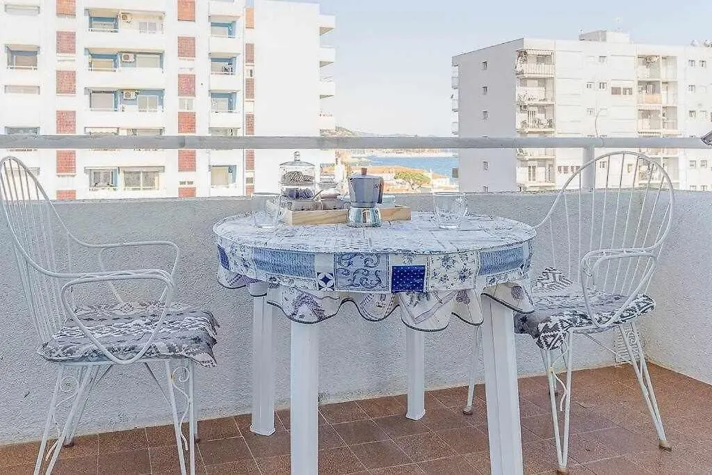 Апартаменты Rentalsbcn Apartamentos Mediterraneo Бланес